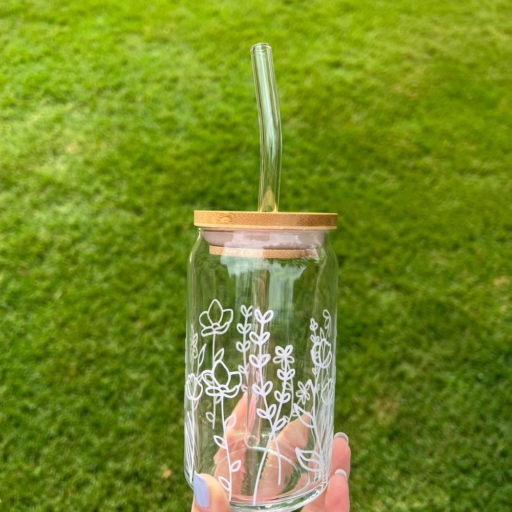 Flower design beer glass can with glass straw and bamboo lid - Picture 2 of 3